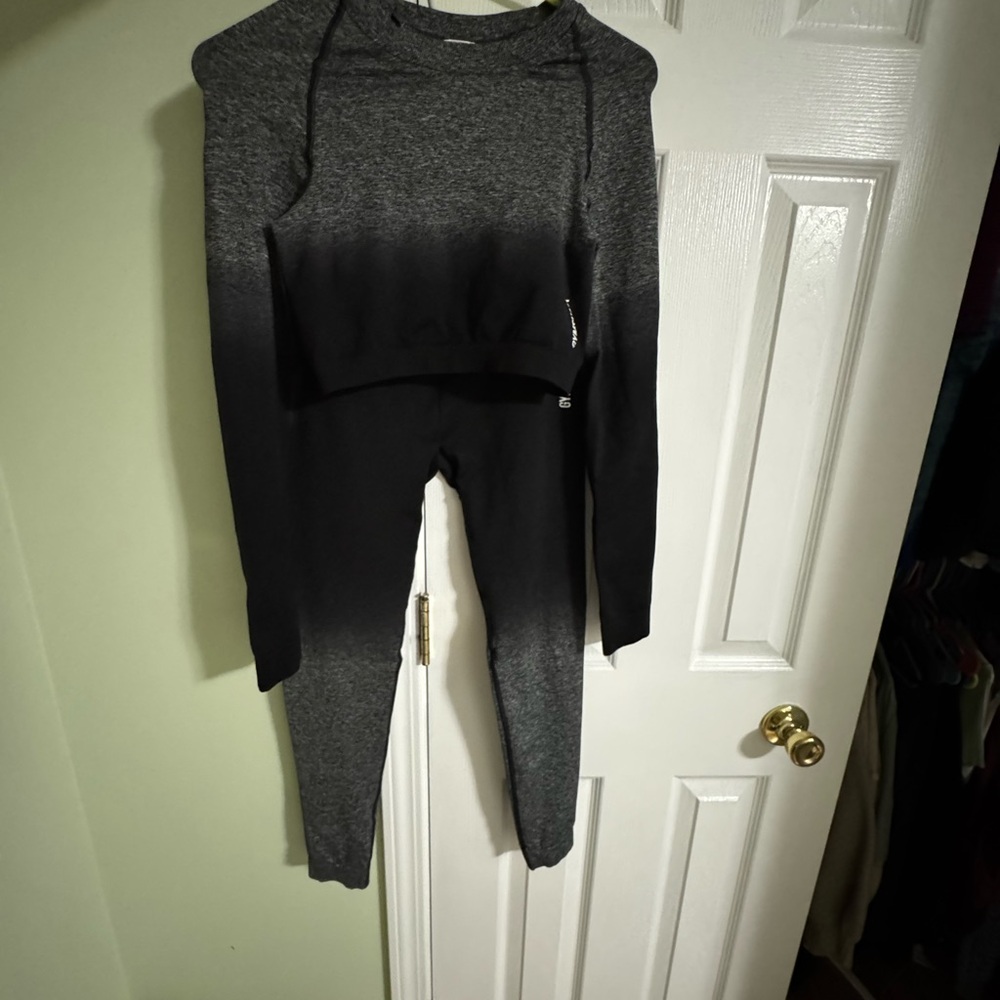 Gray and Black Ombre Gymshark Set